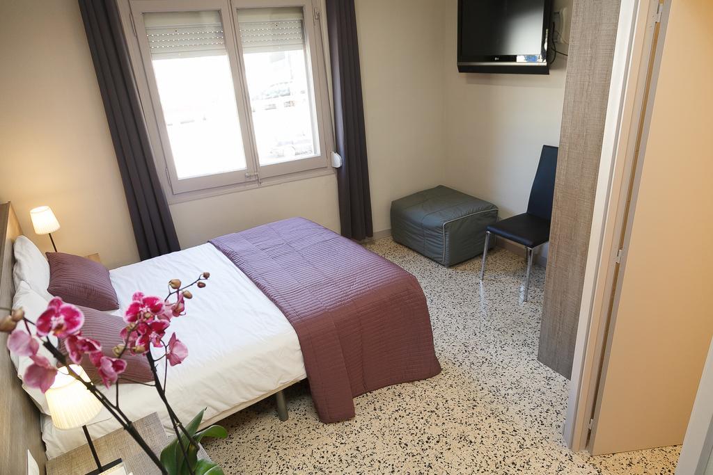 Hostal Fonda Montserrat Cambrils Cameră foto